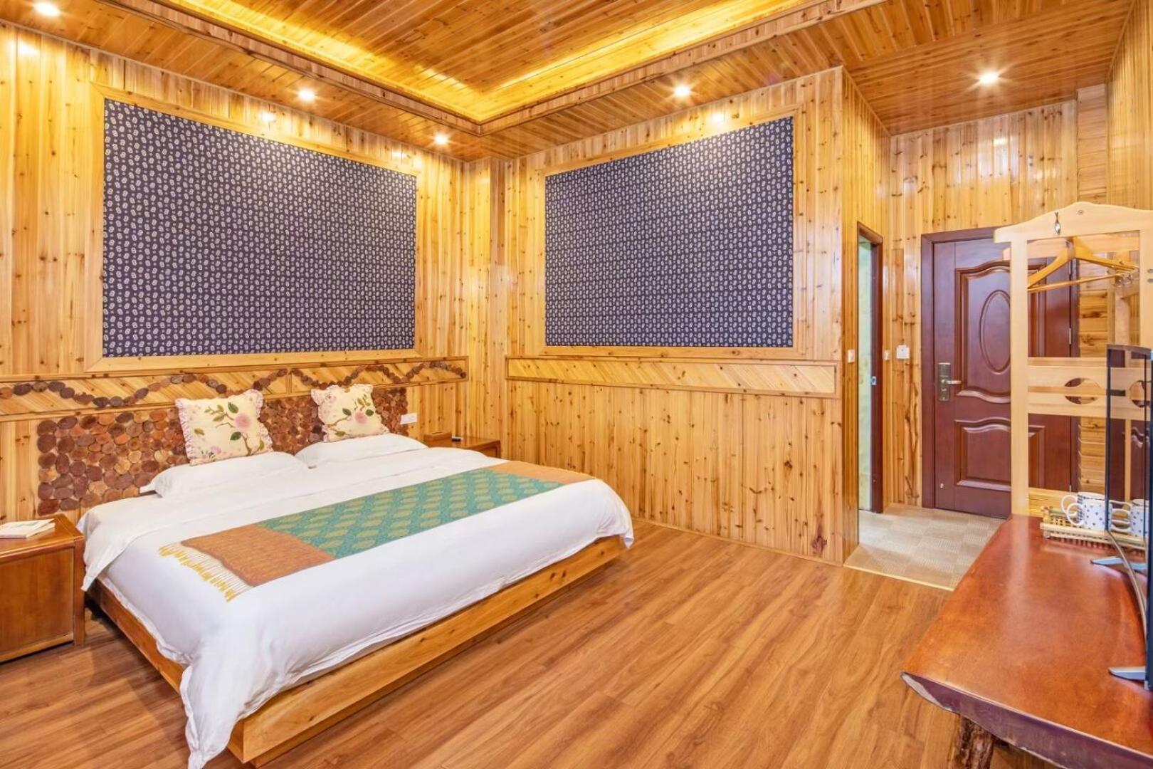 Long An Hotel Луншэн Экстерьер фото