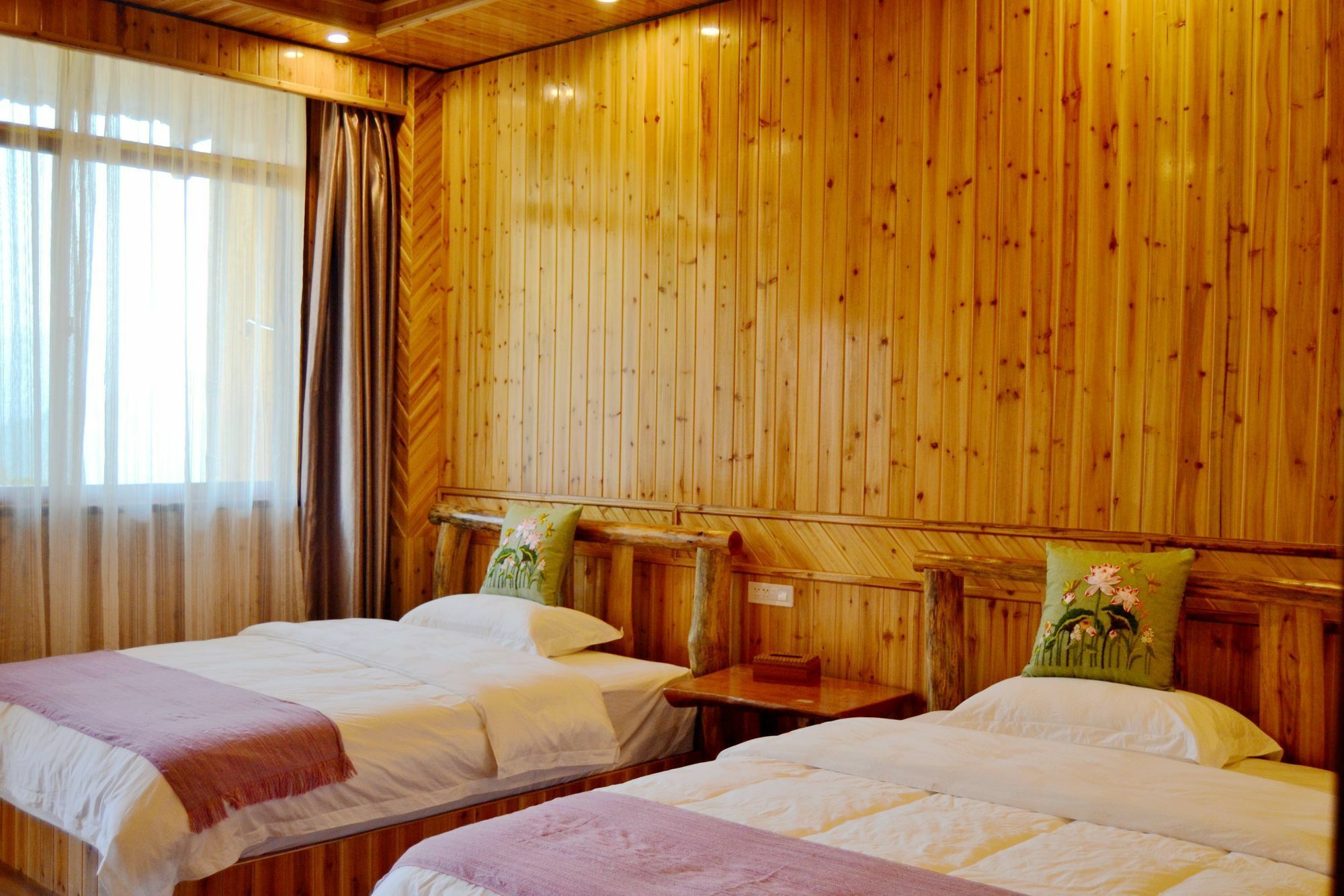 Long An Hotel Луншэн Экстерьер фото