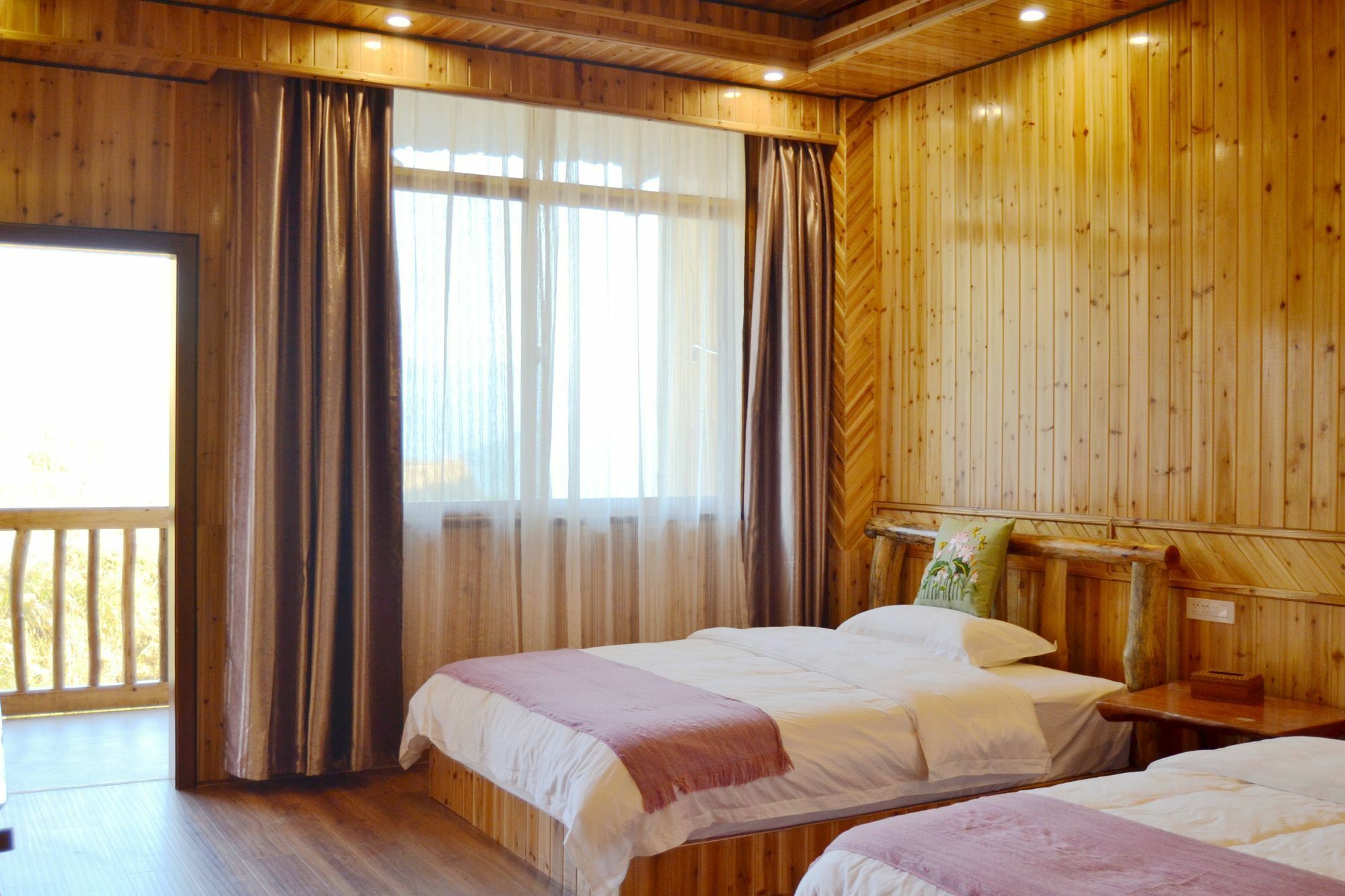 Long An Hotel Луншэн Экстерьер фото