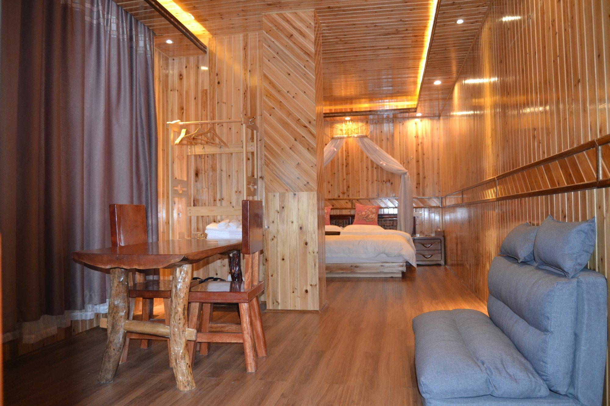 Long An Hotel Луншэн Экстерьер фото