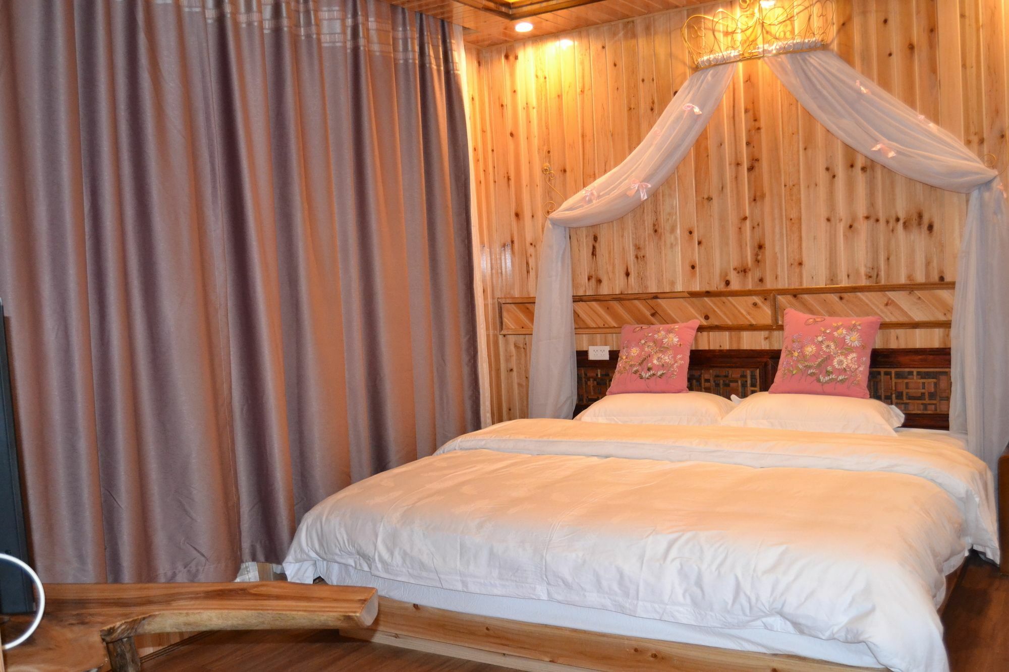 Long An Hotel Луншэн Экстерьер фото